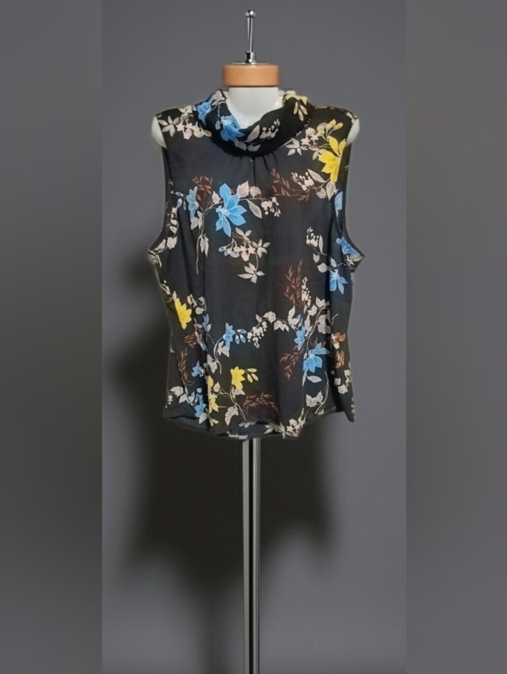 Apt 9 Sleeveless Black Floral Mock Neck Top - Picture 2 of 6